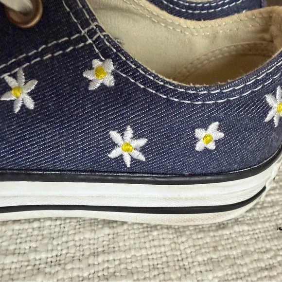 Converse Chuck Taylor Daisy Embroidered Low Top Sneakers Blue Size 5.5 - Picture 7 of 12